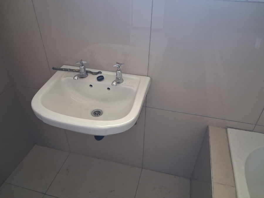 To Let 2 Bedroom Property for Rent in Southernwood Eastern Cape